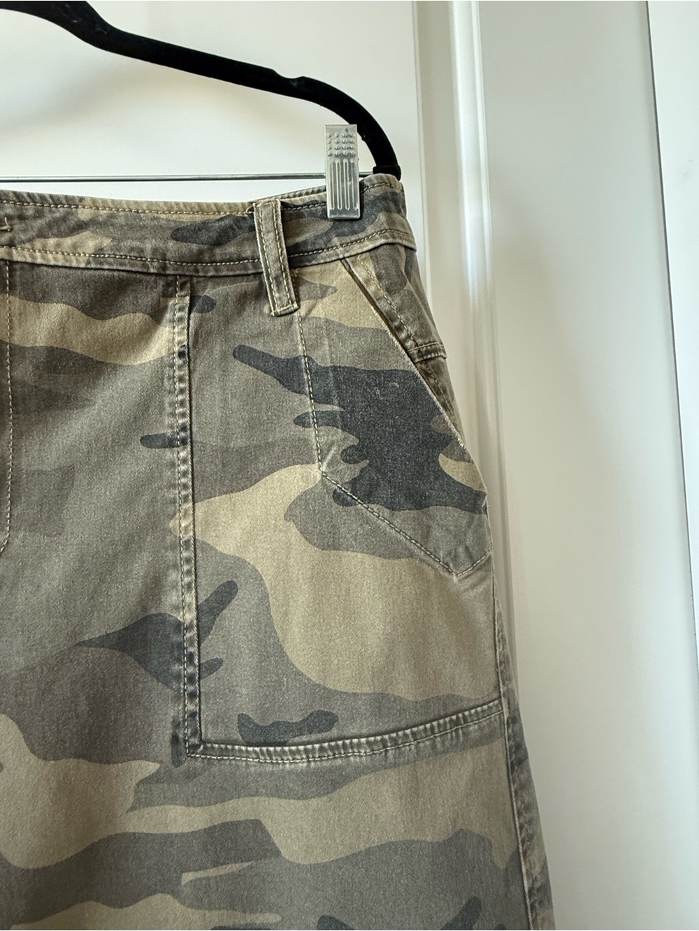 KUT From The Kloth Ashton High Rise Barrel Leg, Olive Camo, Size 14 - Picture 8 of 15